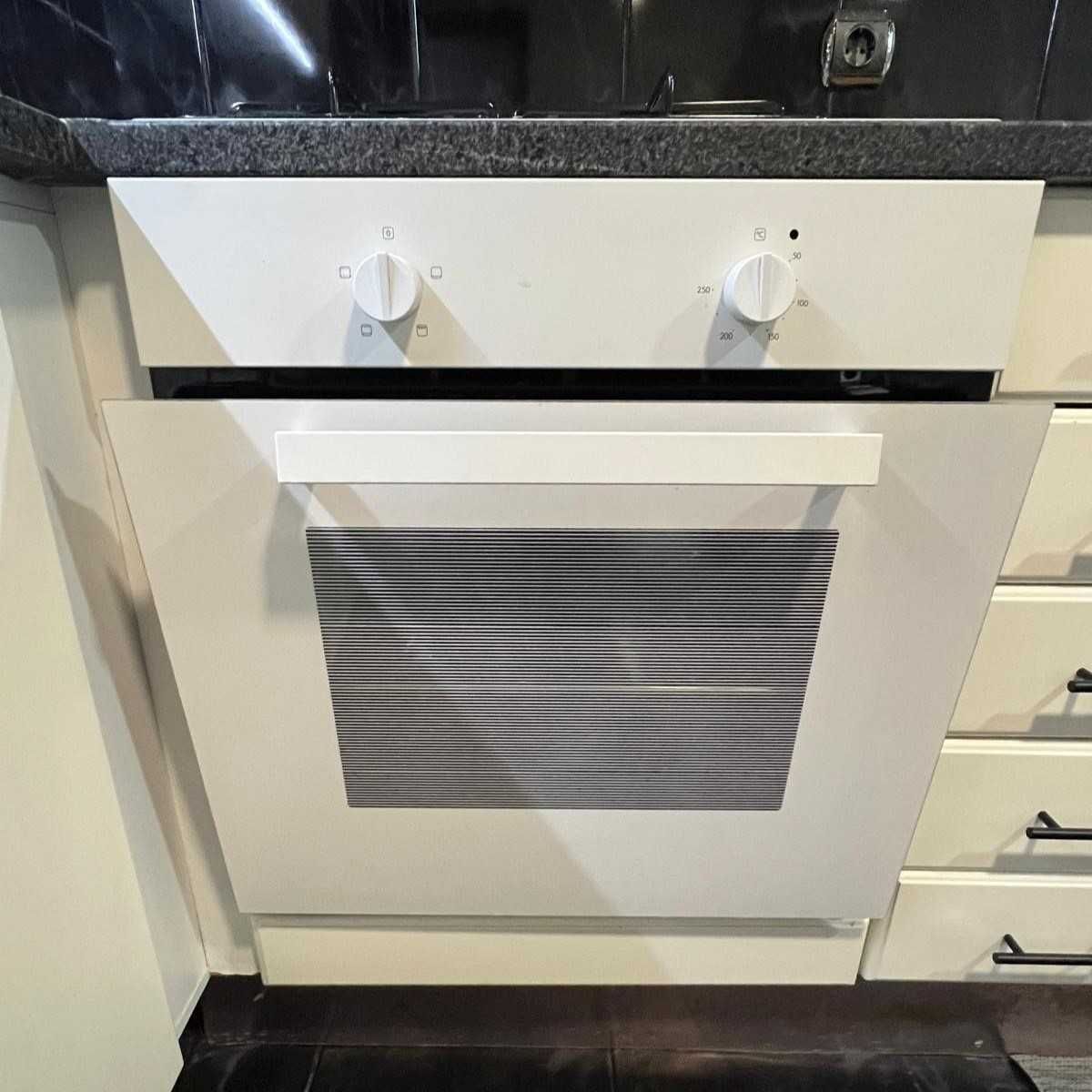 Forno com Aquecimento Superior e Inferior – Como Novo