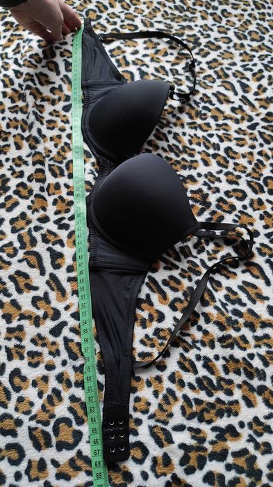 Czarny biustonosz gładki lekki push up basic