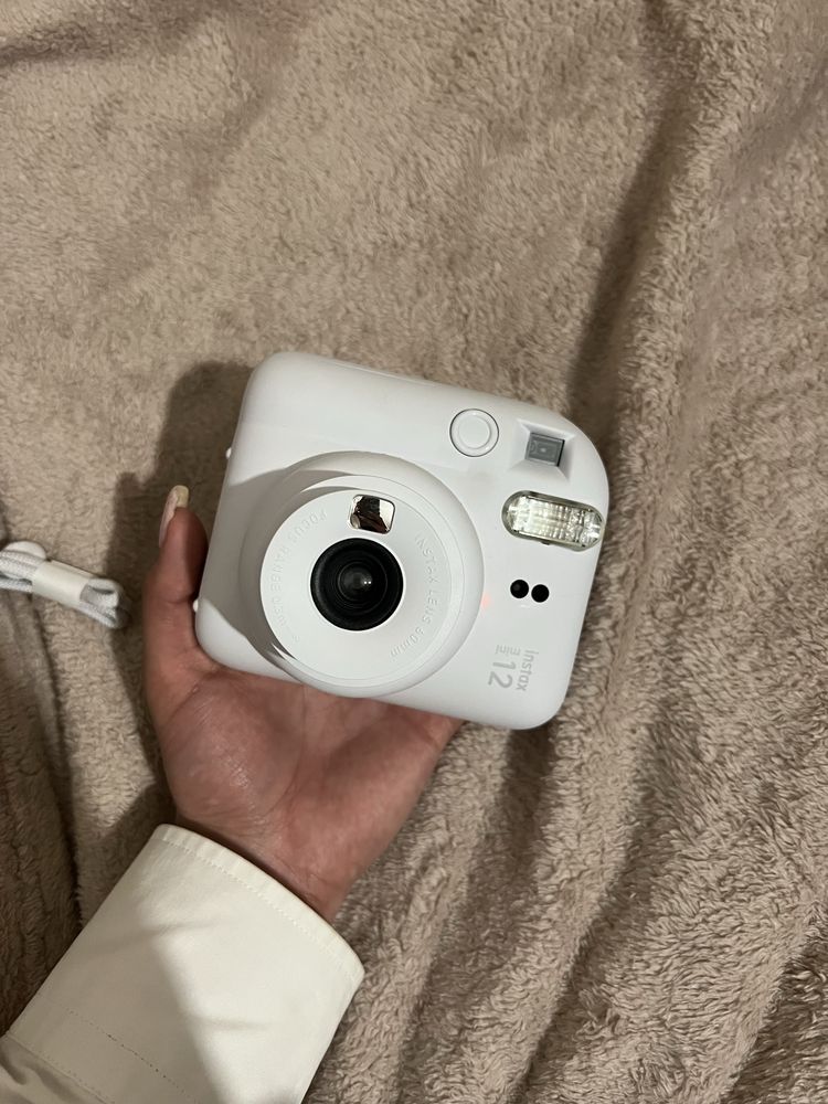 Продам Camera instax mini 12