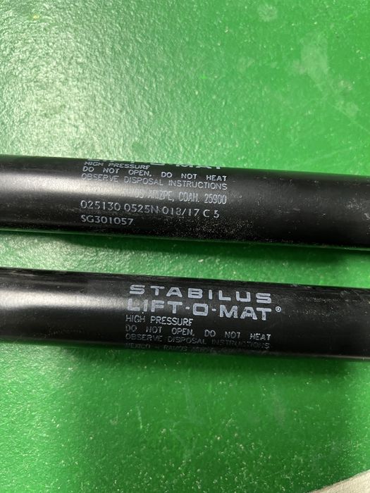 Амортизатор кришки багажника Audi Q7 4L