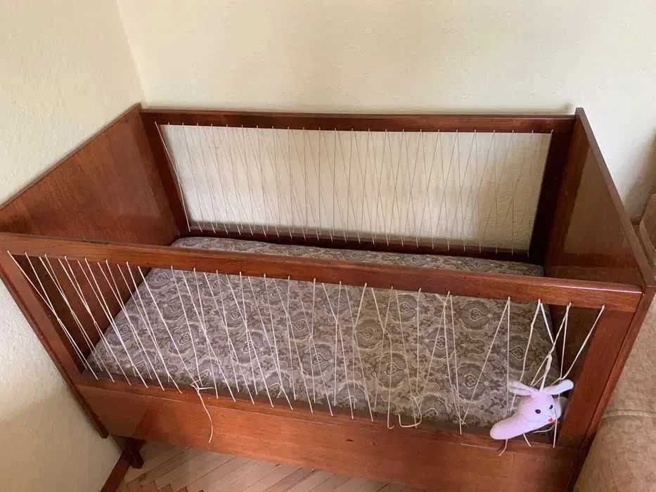 Дитяче ліжко з матрацом б/в. ДСП