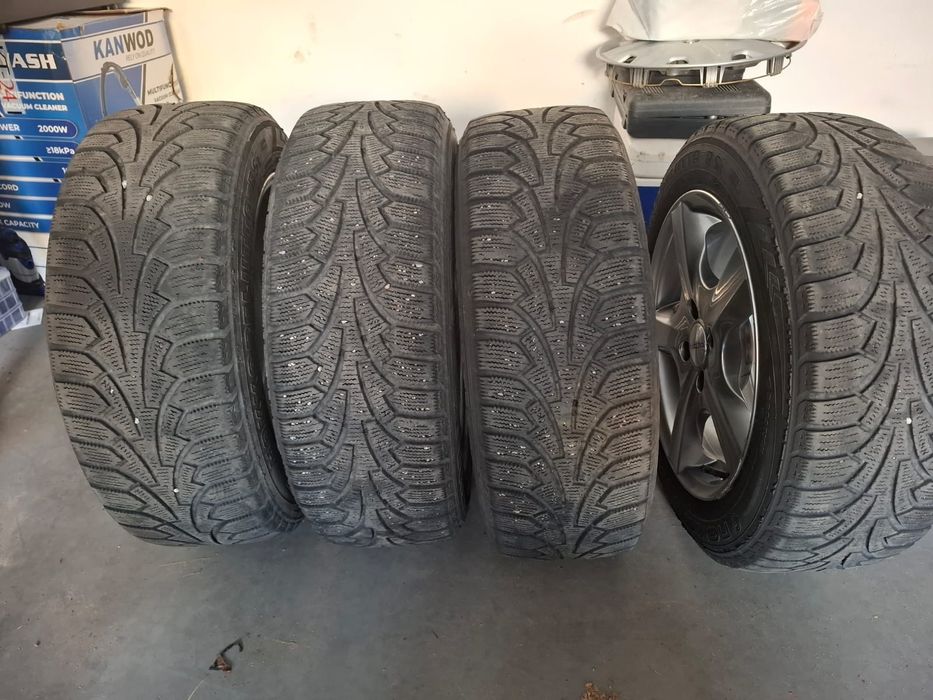 Alufelgi Toyota 185/60/15 opony zimowe Nokian Hakkapeliitta