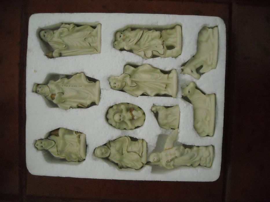 Conjunto de figuras ( 11 ) de presépio de porcelana 9 cm