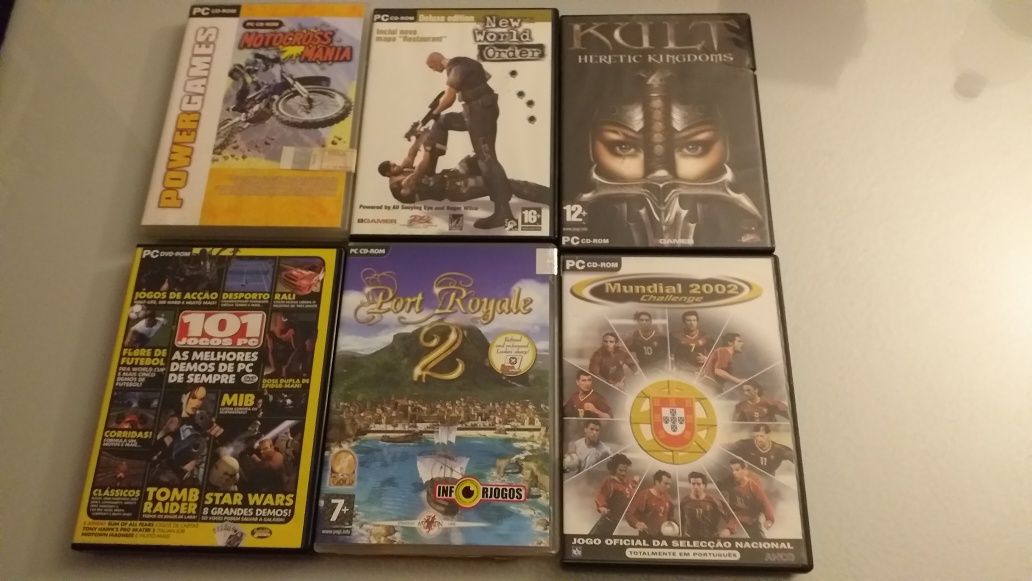 Varios Jogos de computadores, de game boy,  filmes em cassetes ; Game