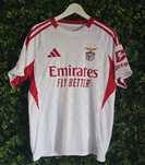 T-shirt Benfica alternativa 

tamanho XL

Novo e para entrega imediata
