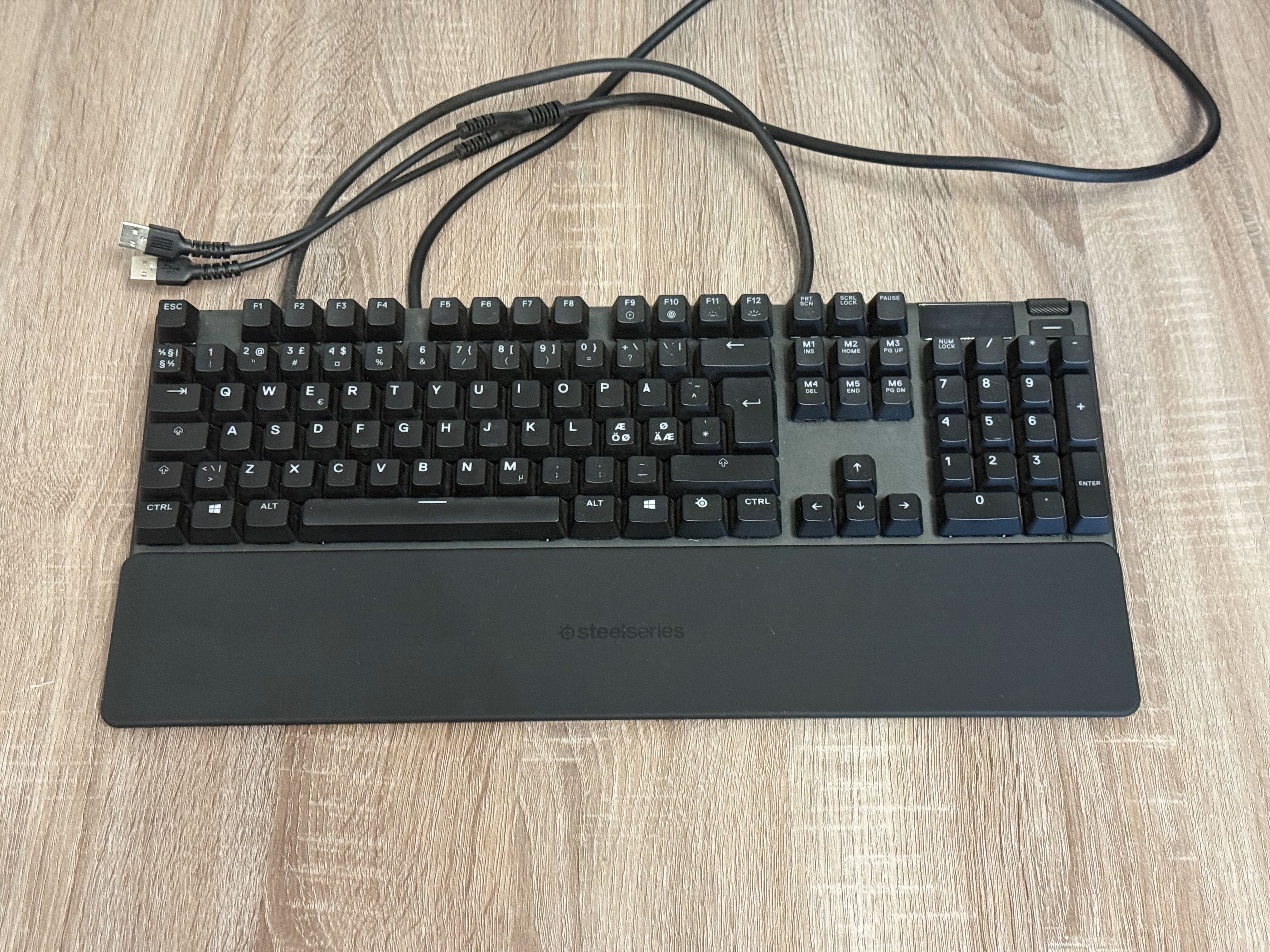 Teclado Steelseries Apex Pro e Rato Steelseries Rival 600