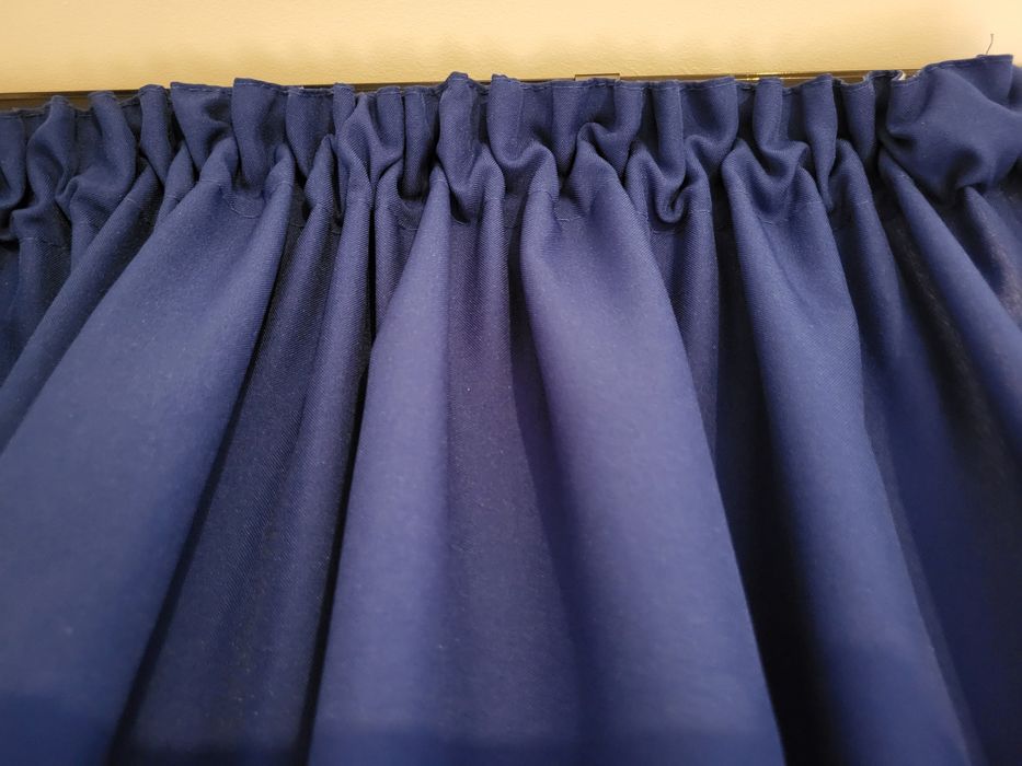 Dwie zasłony na taśmie marszczonej