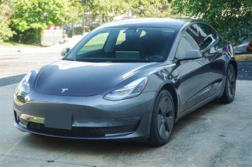 Tesla Model 3      2021