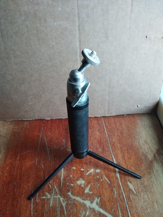 Штатив настольный для фотоаппаратов.