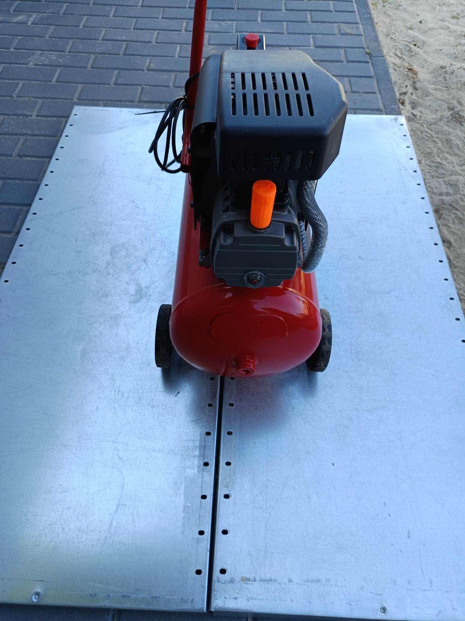 Kompresor olejowy Einhell TC-AC 190/24/8