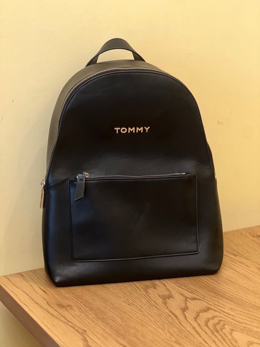 Чорний рюкзак Tommy Hilfiger