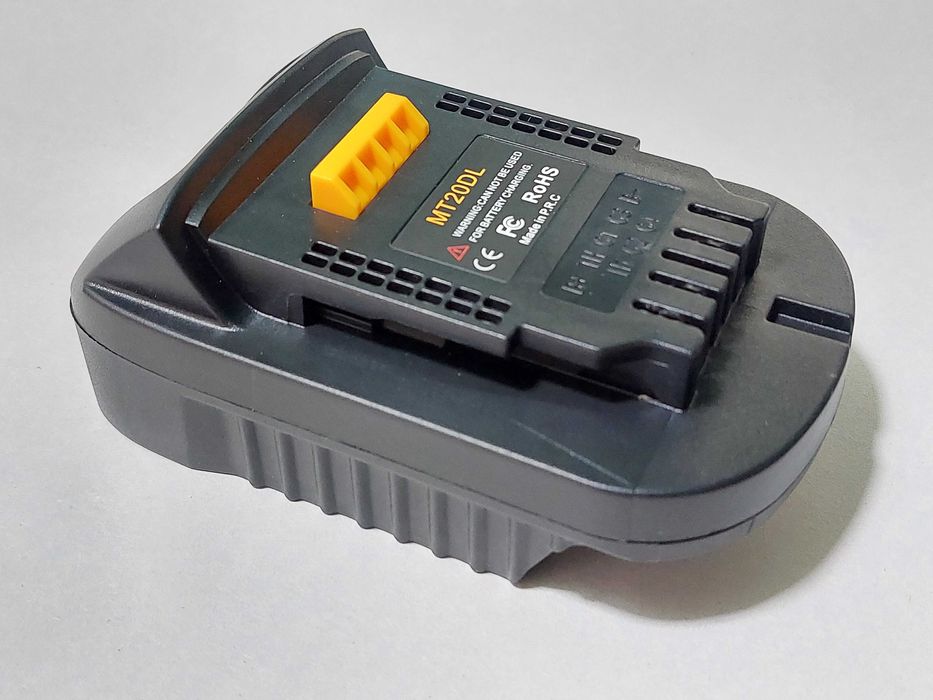 MT20DL Перехідник з акб Makita 18В на інструмент Dewalt.