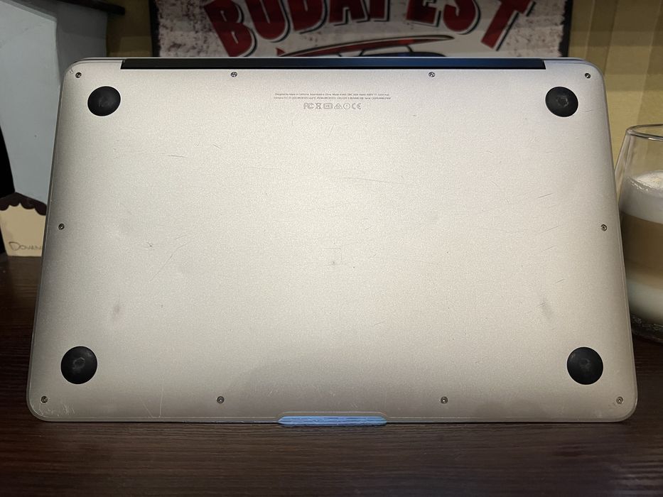 Майже ідеальний MacBook Air 11 A1465 2015, БАТАРЕЯ 6 годин