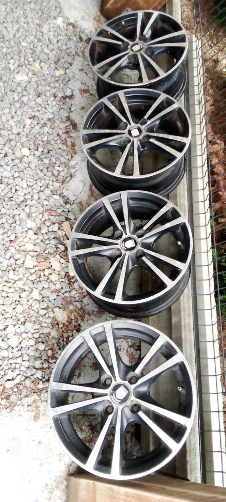Aluminiowe  felgi 14" jezdziły w lanosie
