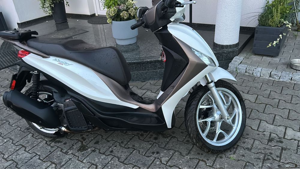 Skuter 125cm Piaggio 2021r