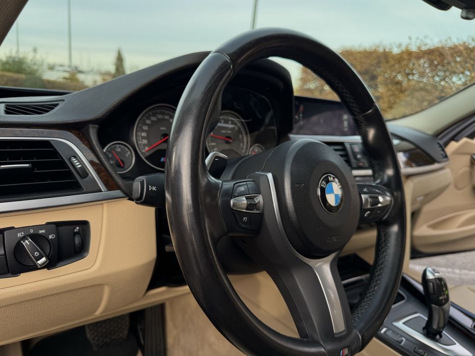 BMW 320i xDrive 2016 року