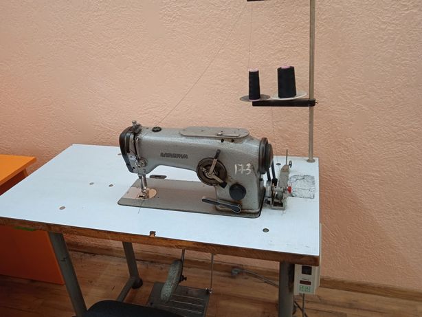 Швейная машинка Minerva 337-1 зиг-заг Чехословакия