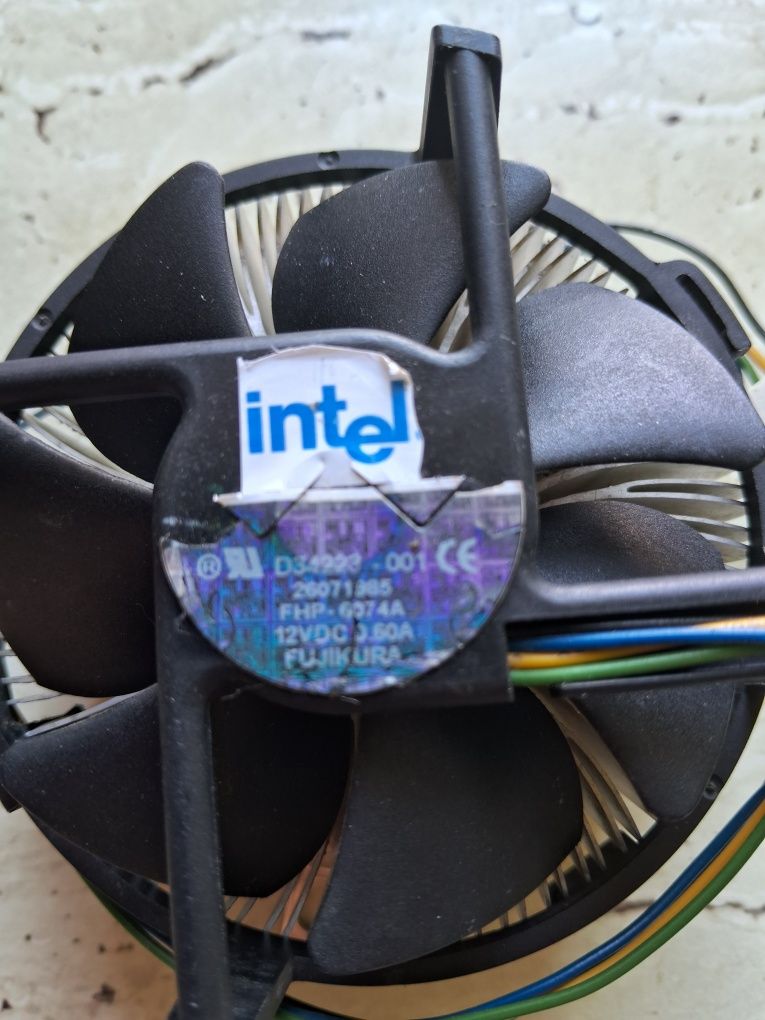 Кулер для процессора Intel, предположительно модель D34223-001 или D34