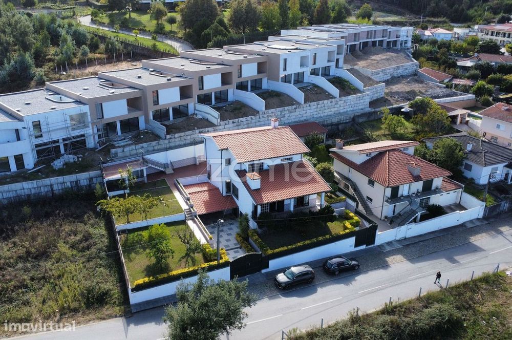 Moradia, Esmeriz e Cabeçudos