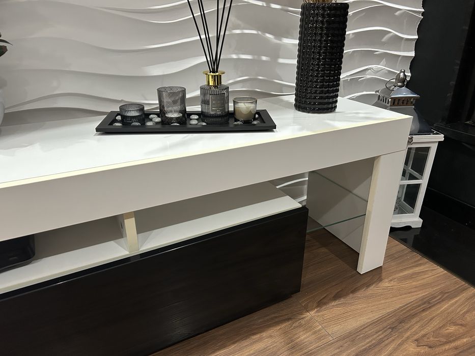 Szafka rtv biala + czarny połysk 200 cm
