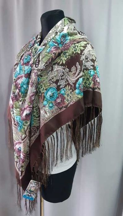 Платочная мануфактура платок коричневый в цветы с бахромой