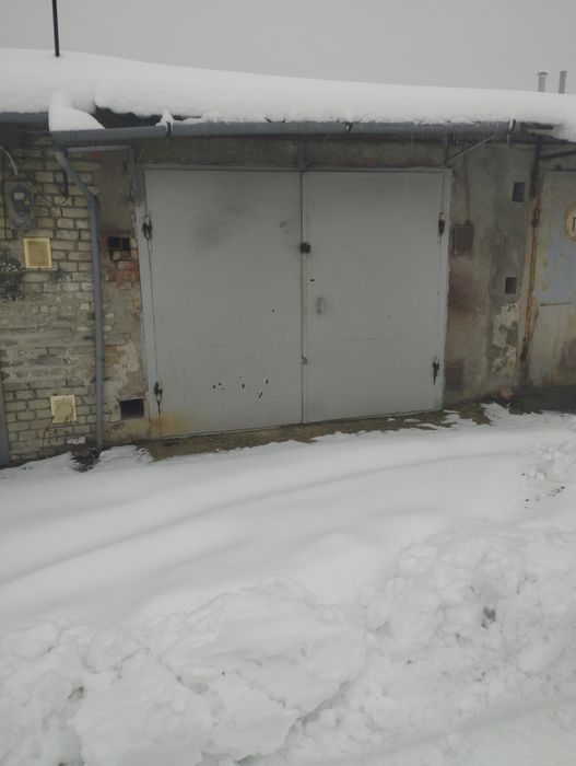 Оренда гаража під склад та автомобіль