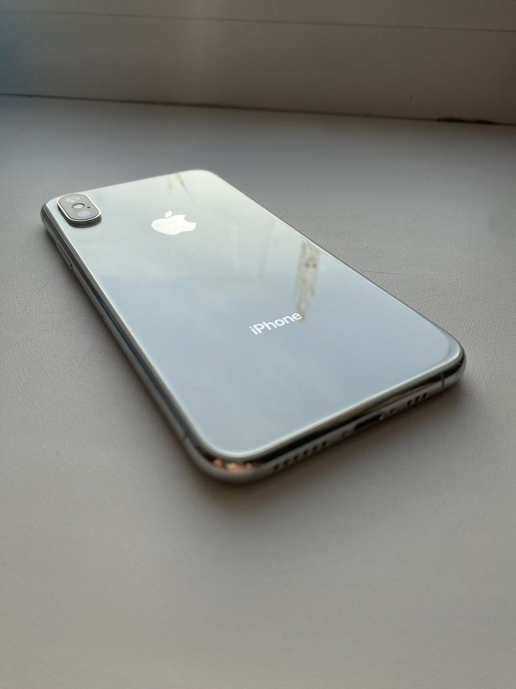 iPhone XS в хорошем состоянии