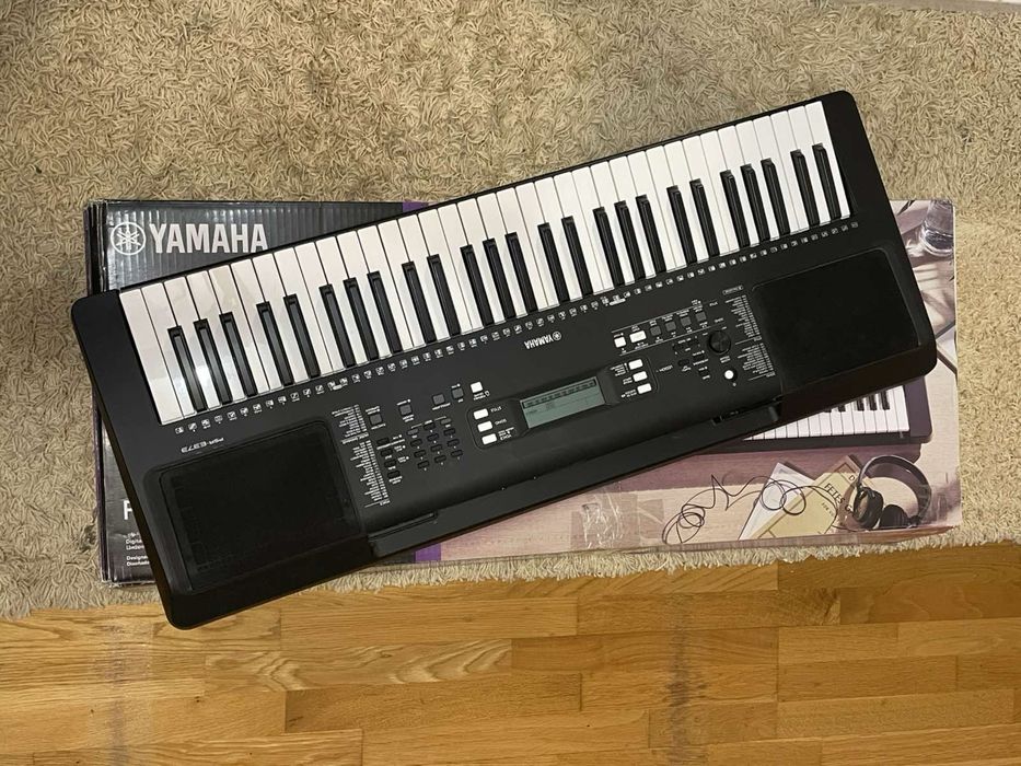 Синтезатор Yamaha PSR-E373.