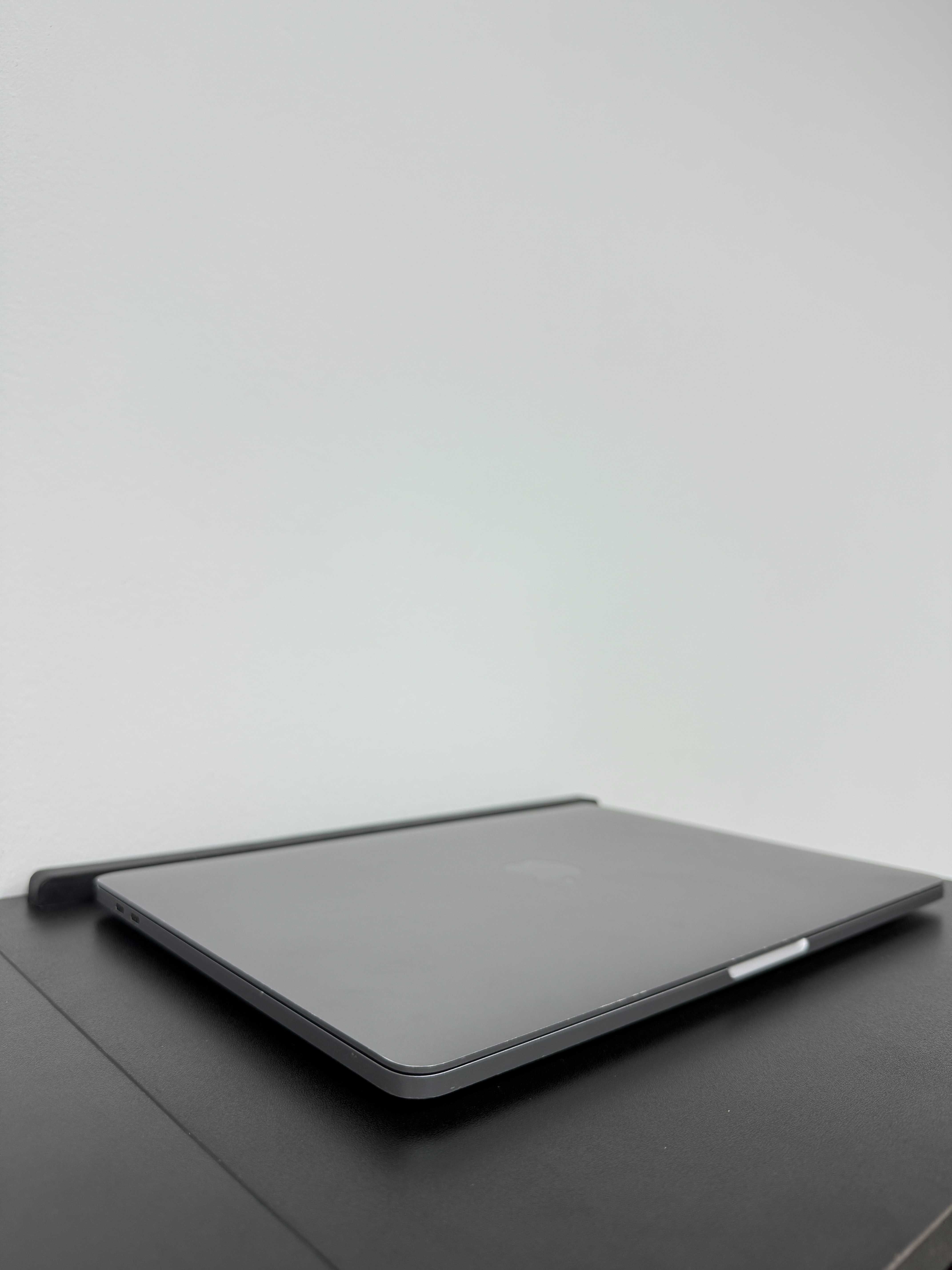 Macbook Pro 2022 (M2/8gb/512 ssd)