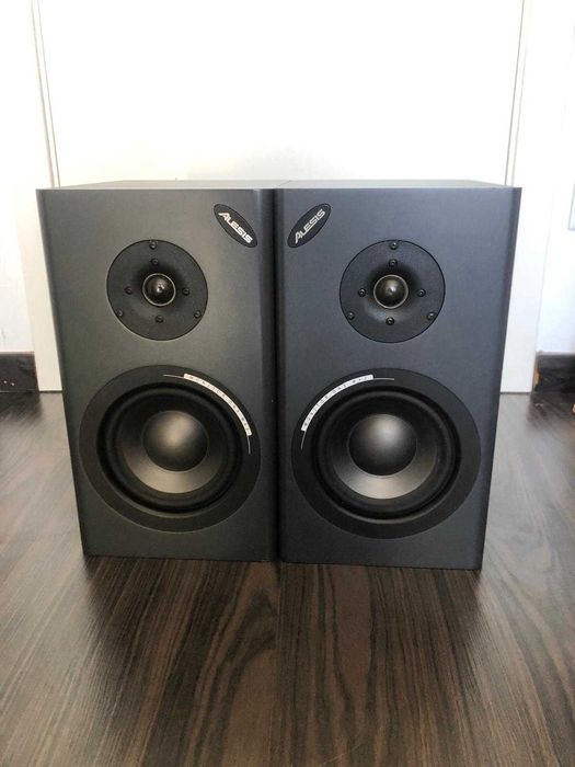 Monitores de estúdio Alesis Monitor One Mk2 + Amplificador t.amp MK II