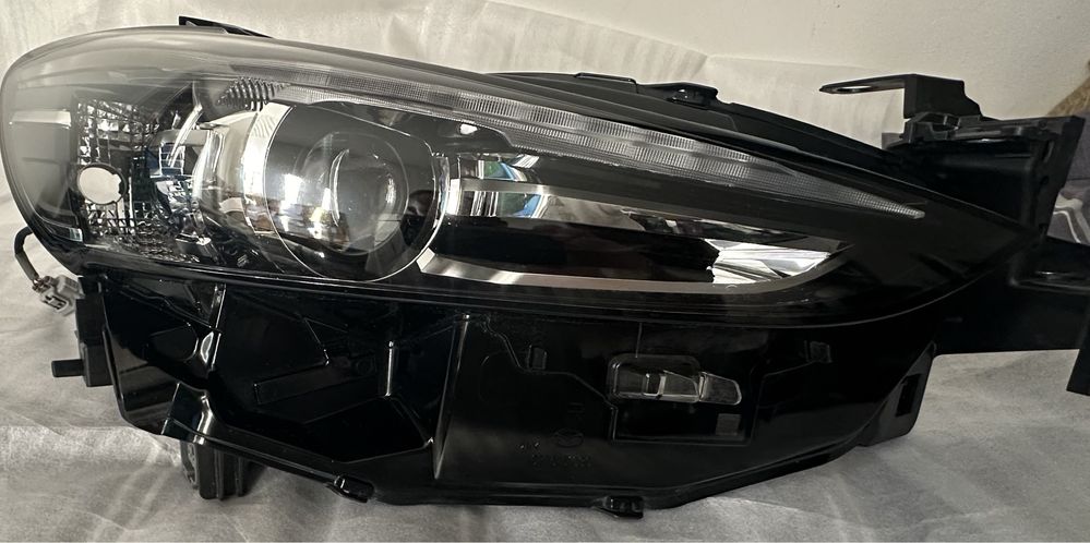 Mazda 6 GL Reflektor prawy Led Oryginał Europa Używany stan Bdb