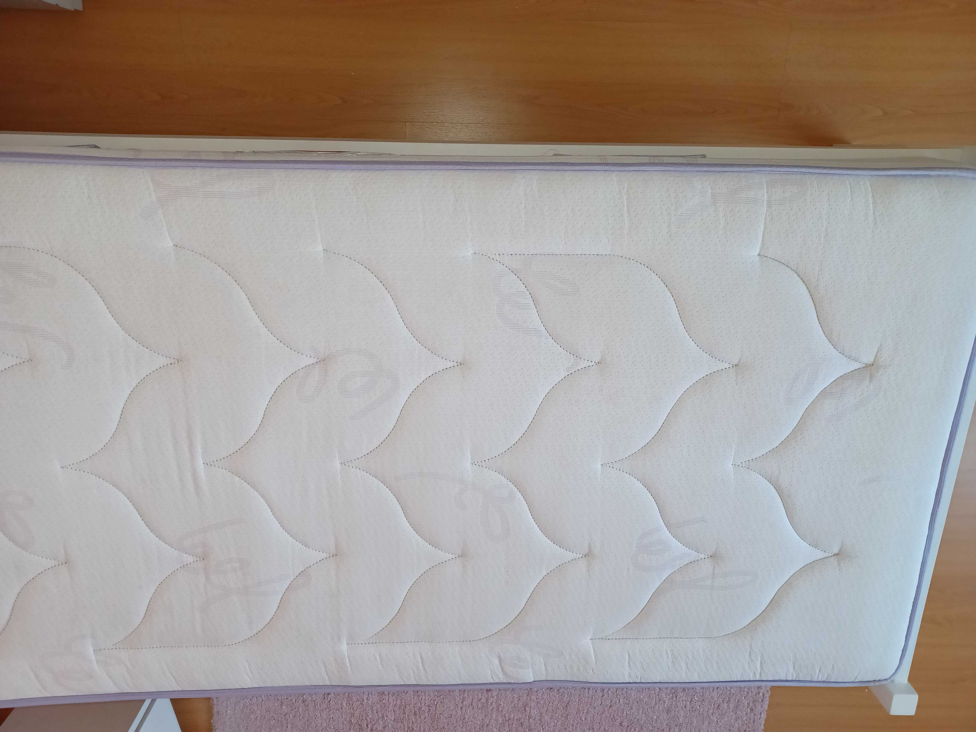 Cama de solteiro para menina