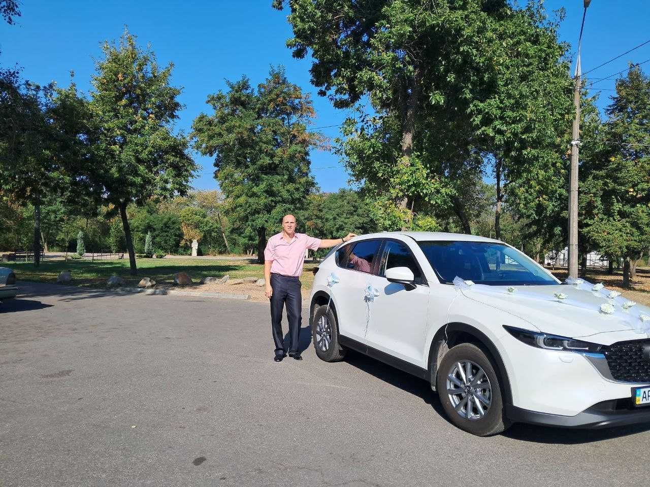 Свадебное авто Mazda CX-5.