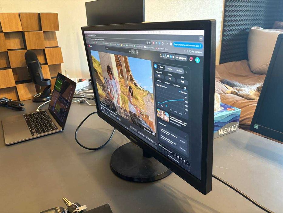 Монітор  21.5" Philips 223V 3шт.