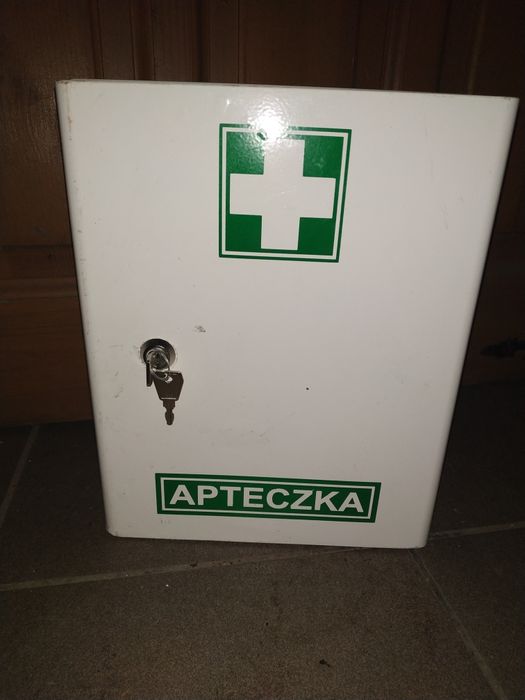 Apteczka metalowa