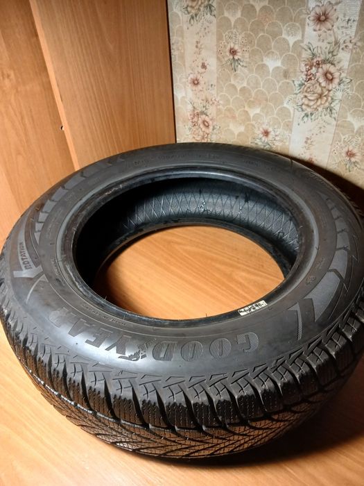 Продам майже нову резину, гума goodyear зимова, r14-185/65.