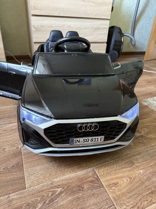 дитячого електромобіля Audi E-tron Sportback