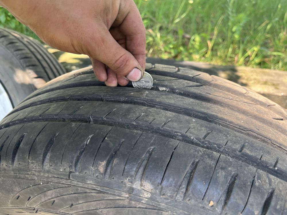 Шина преміорі з дисками 195/65R15 на Лансер 9