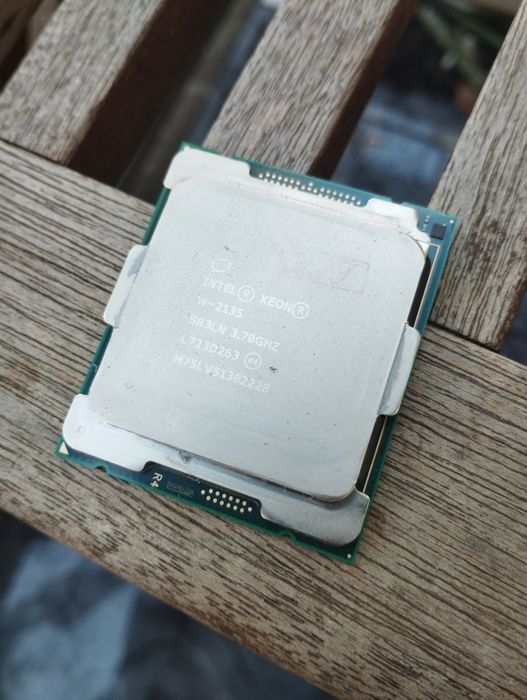 Intel xeon w-2135
