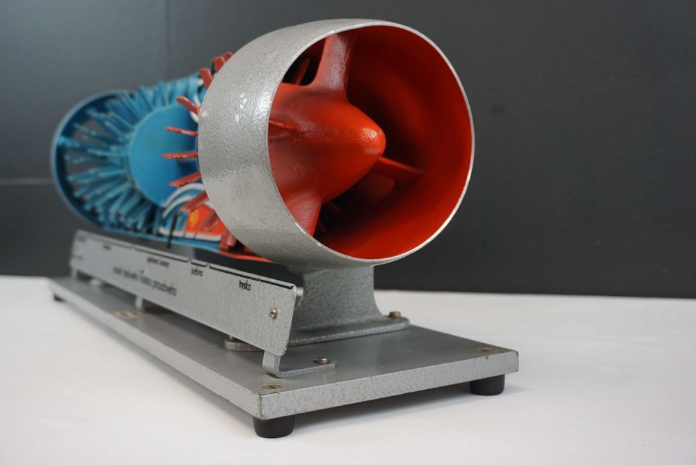 Model pomoc naukowa silnik turboodrzutowy odrzutowy PRL samolot