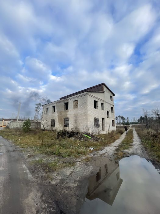 Продаж земельної ділянки з будівлею