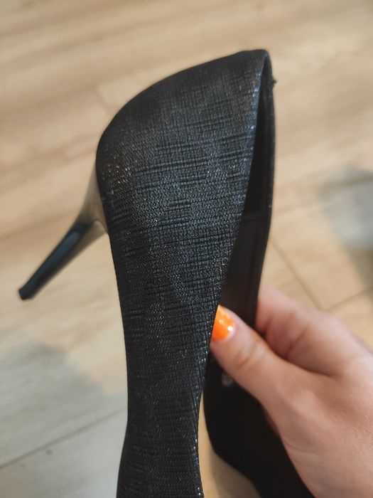 Obcasy z zielonym holo