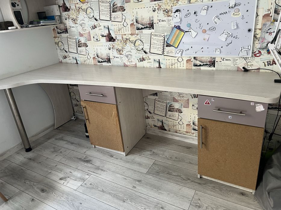 Продам письмовий стіл для двох дітей