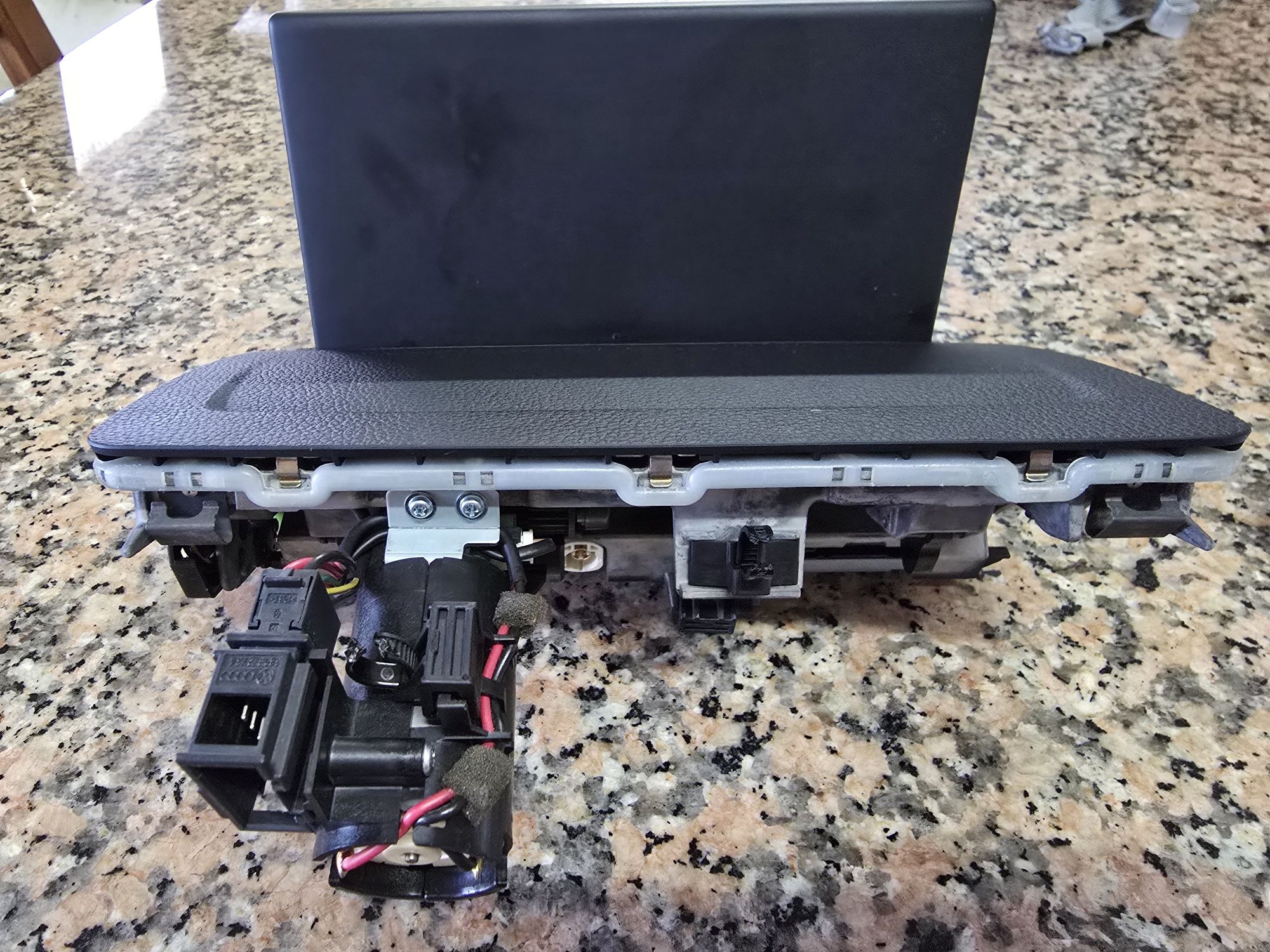 Audi A3 Screen / exibição retrátil (8V)