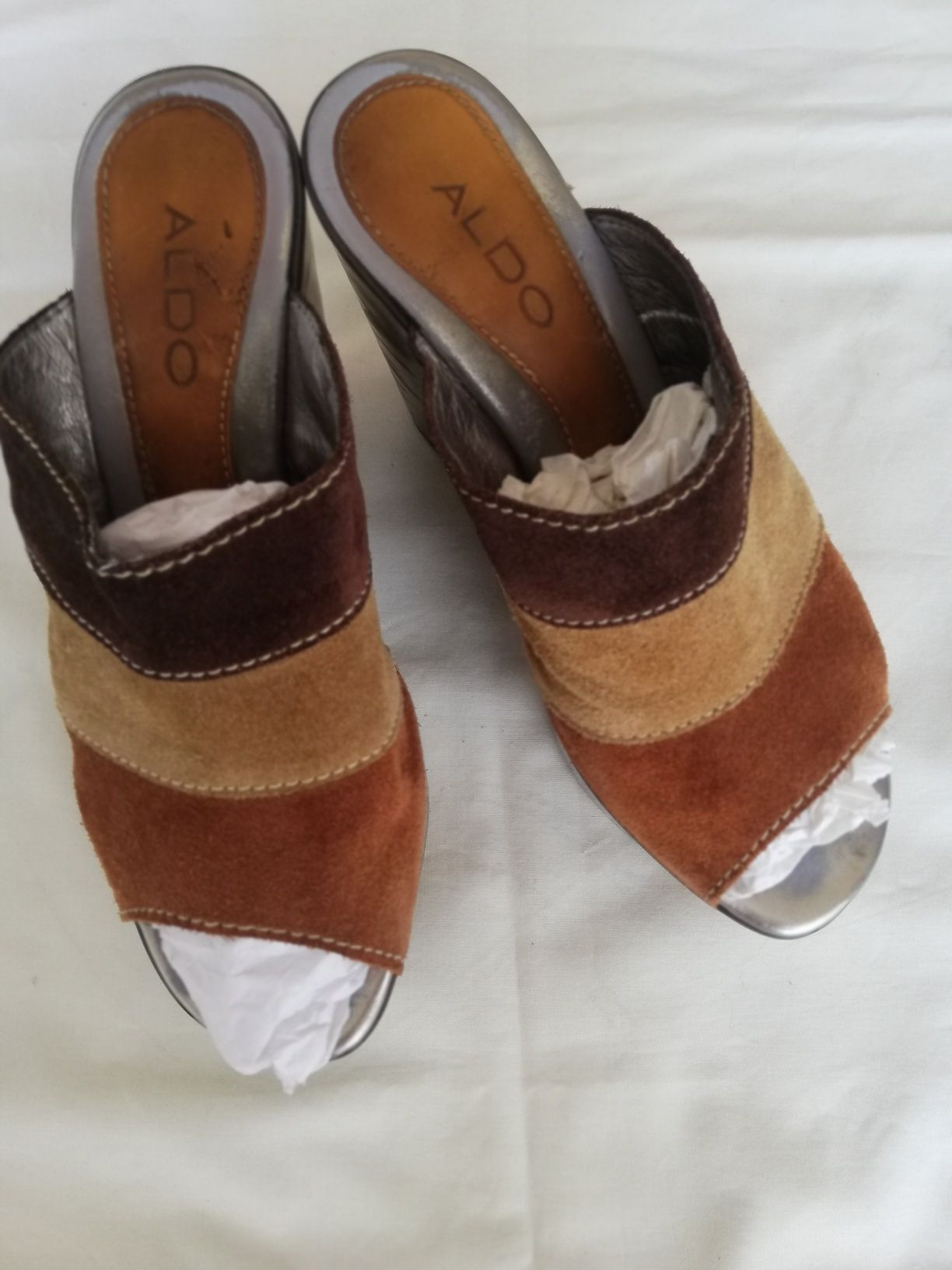 Sapatos Aldo em cunha
