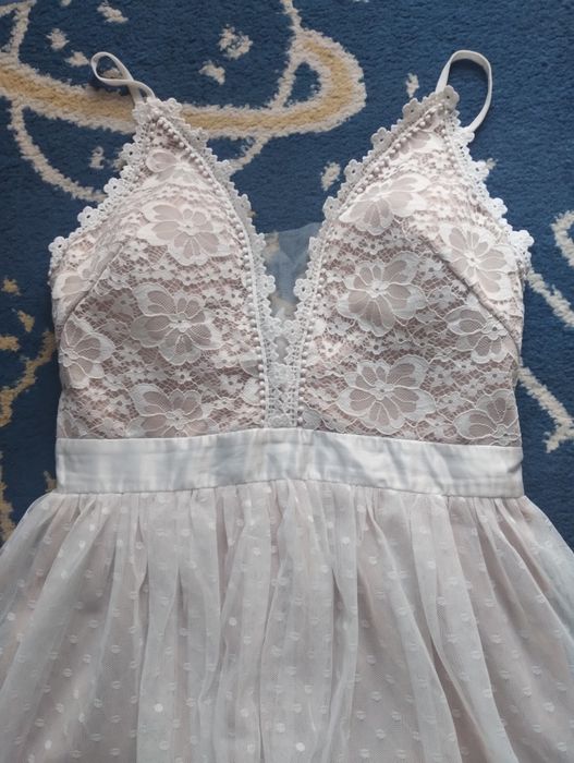 Sukienka koronkowa tiulowa prześliczna biało-beżowa, rozmiar S soky &