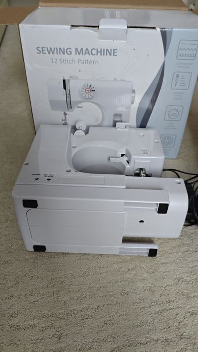 Машинка швейна нова