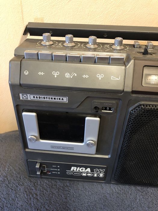 Продам магнитолу Рига 111