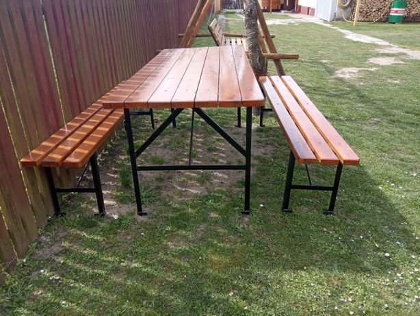 Stół ogrodowy z ławkami