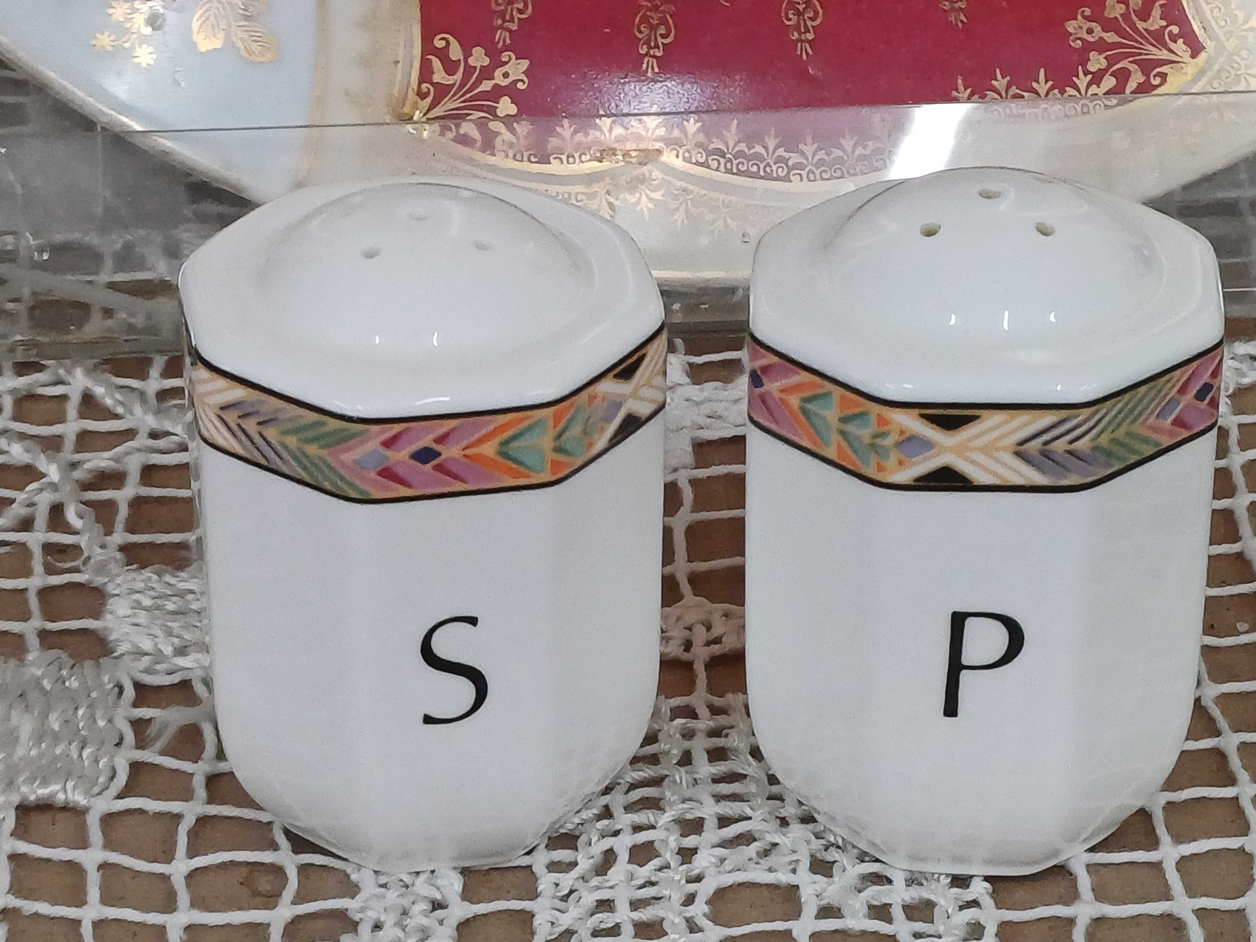 Pieprzniczka i solniczka porcelana Villeroy Boch (P.60)